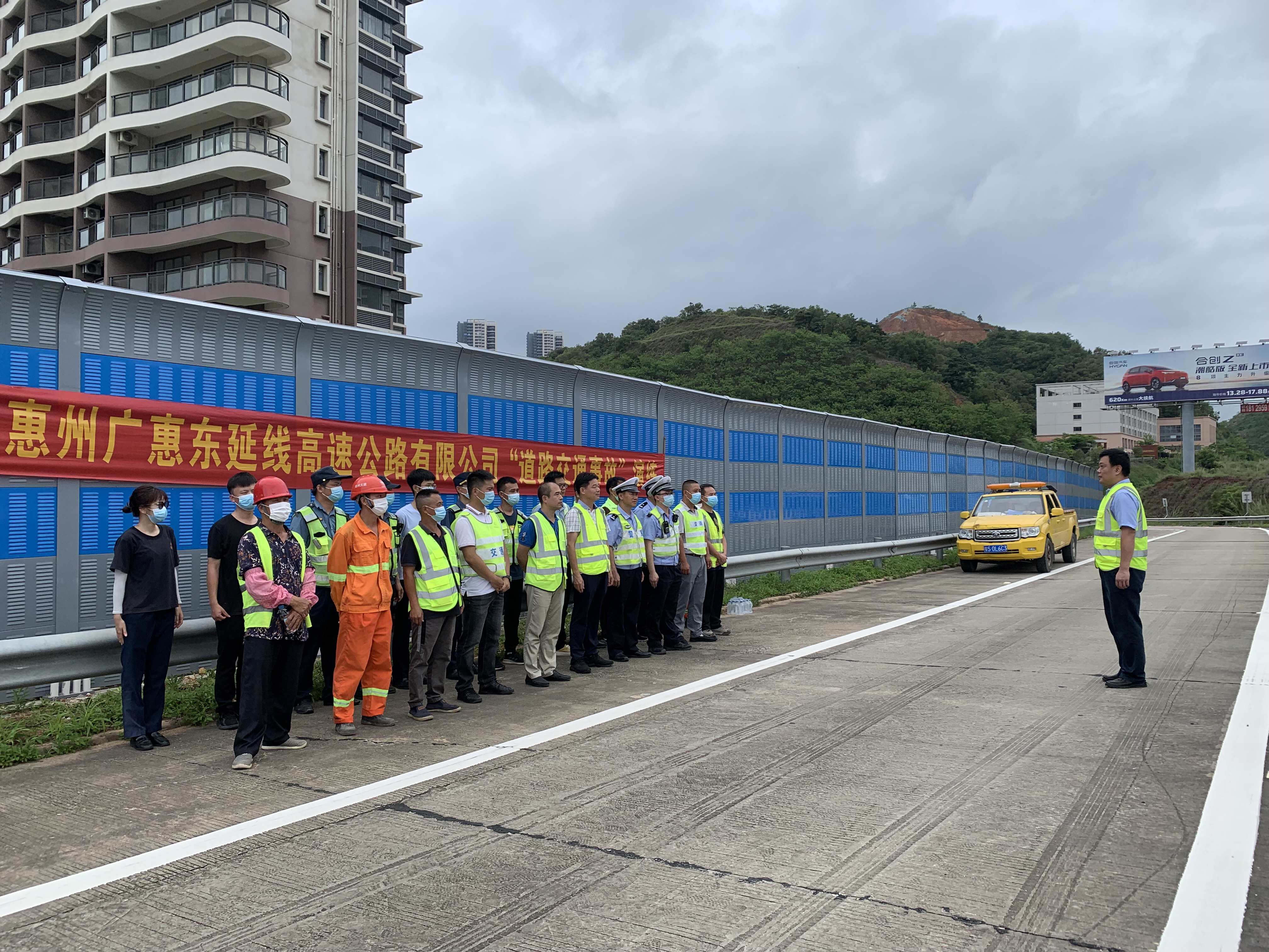 2e交通事故應(yīng)急演練.jpg